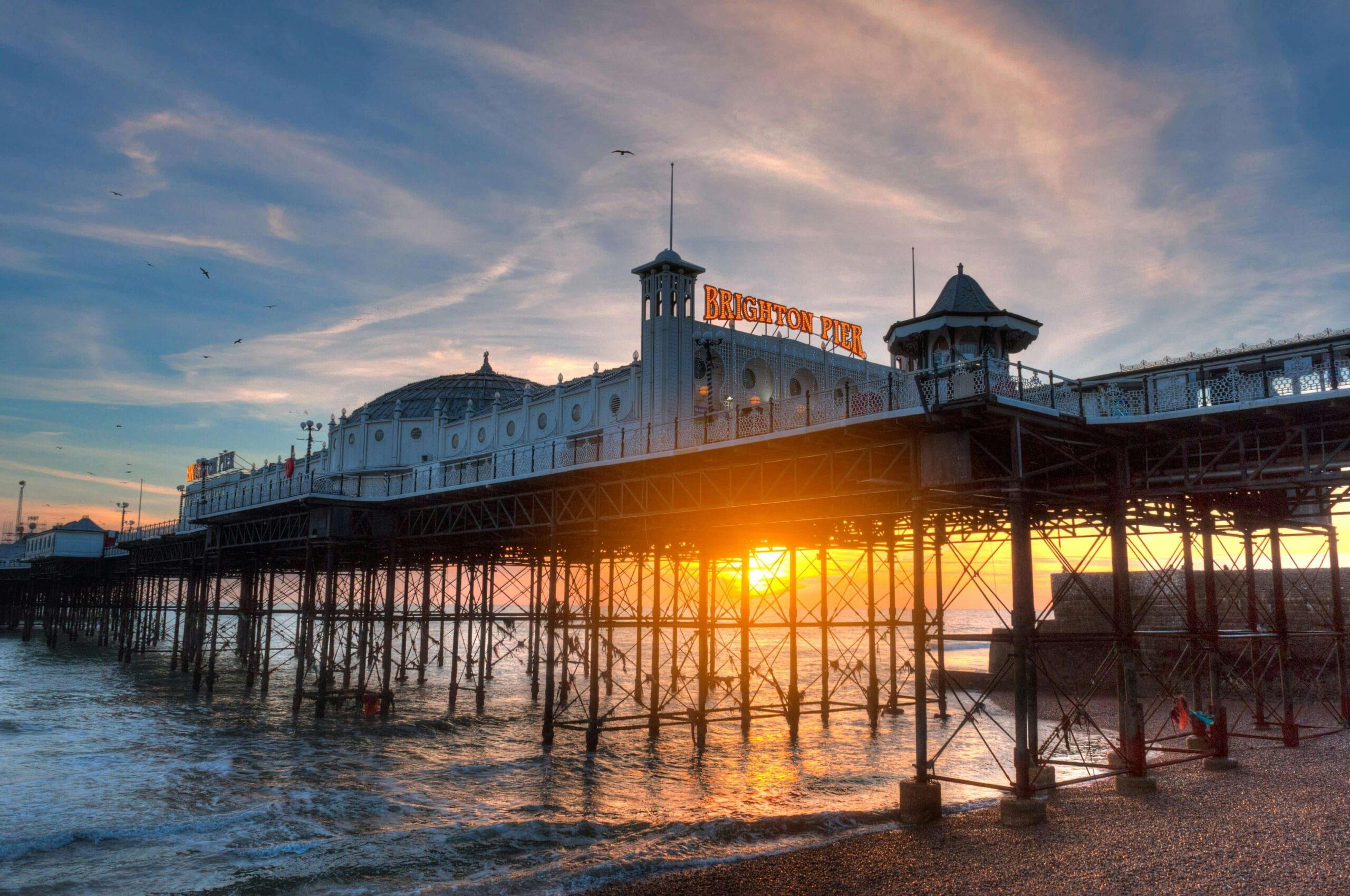 Read more about the article Navigating the Waves: Top 10 Piers for Local UK Cruising