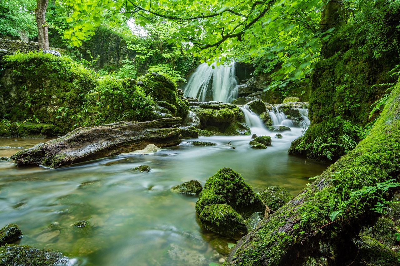 Read more about the article Unveiling Nature’s Treasures: Hidden Waterfall Hikes Across the UK