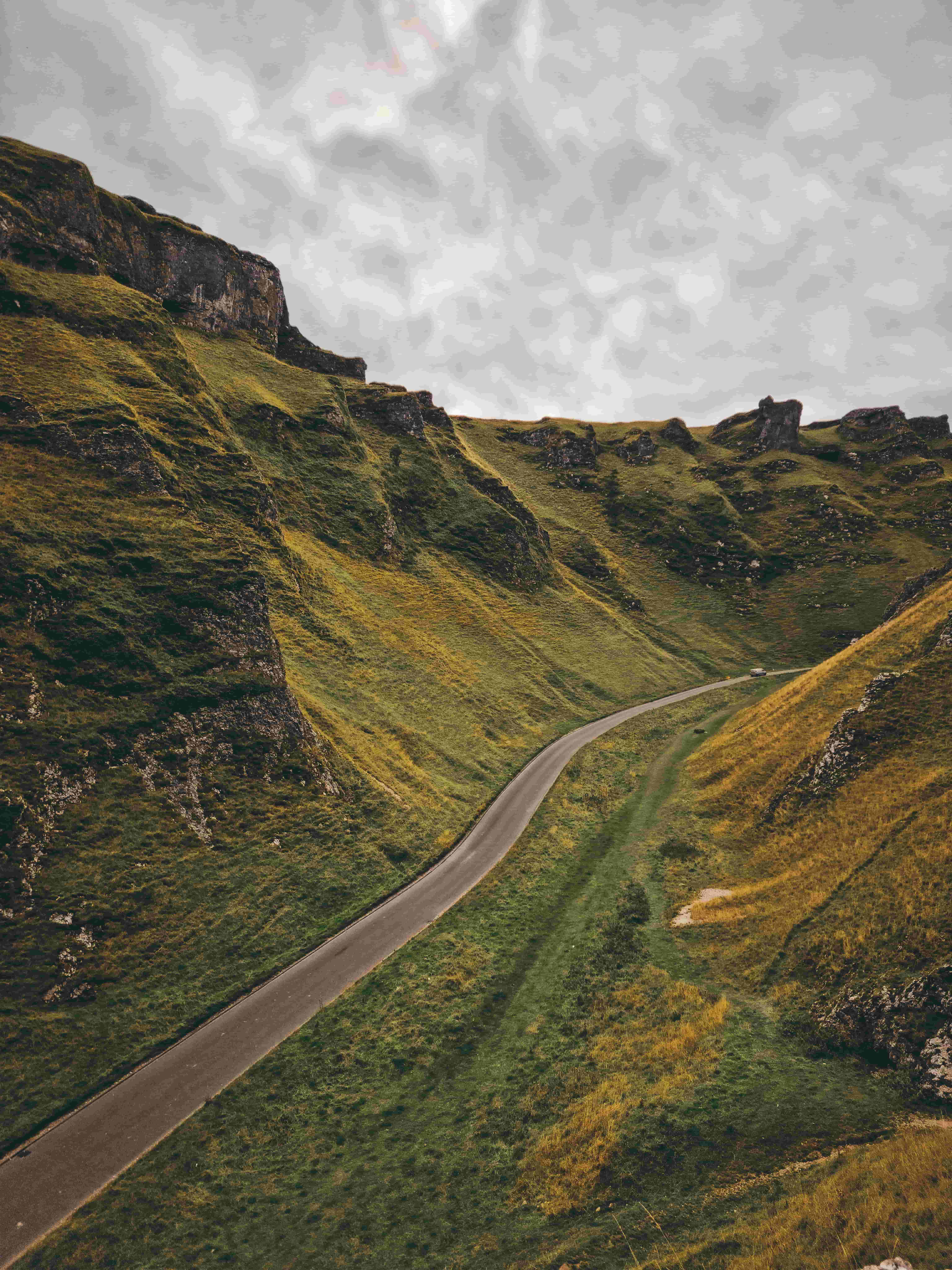 Read more about the article Peak District Exploration: Caving, Climbing, and Scenic Drives