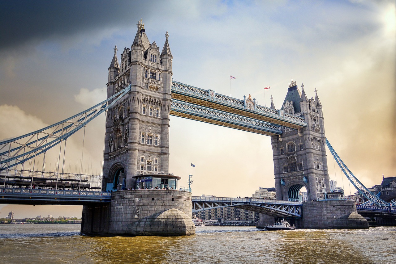 Read more about the article Exploring the Bridges of the River Thames